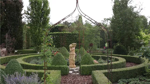 Gartengestaltung - Romantischer Garten (thumbnail)