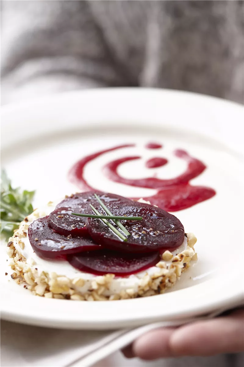 Rote Beete auf Ziegenkäse-Plätzchen - Gartencenter Heuschkel