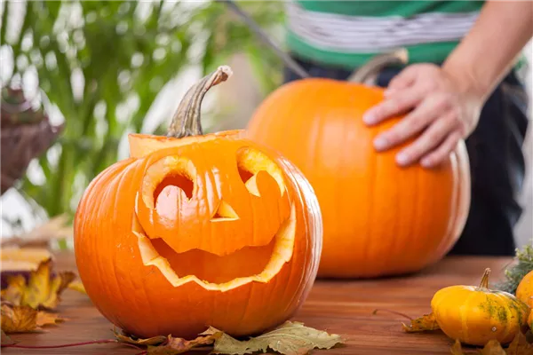 Halloween Kürbis vorbereiten